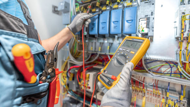 Best Licensed Electrician  in Collinsvle, IL